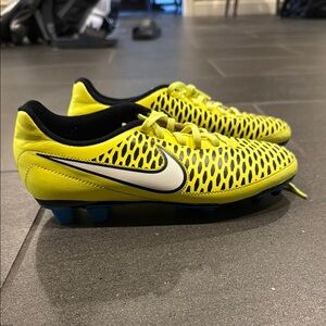 Nike Kids Soccer Cleats - Yellow and Black